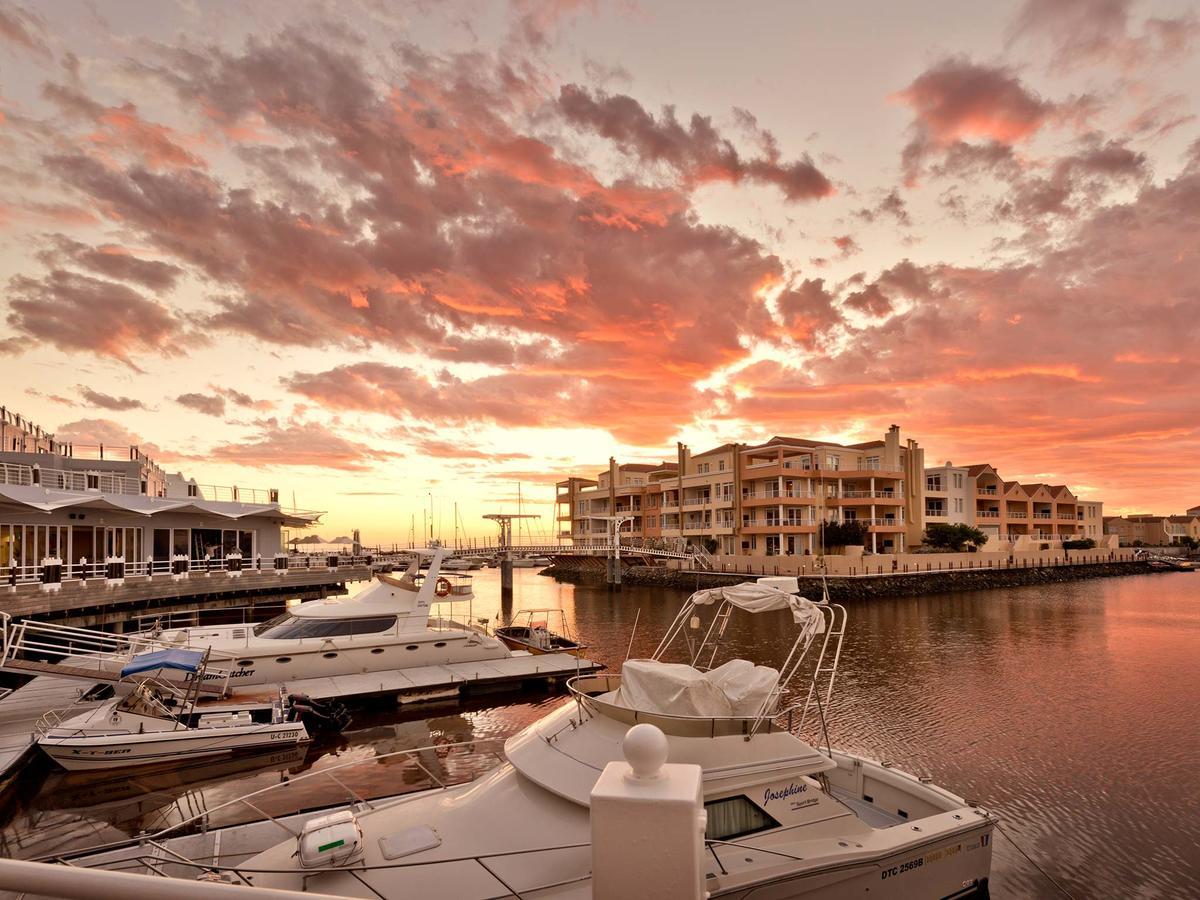 Krystal Beach Hotel Gordonʼs Bay Kültér fotó