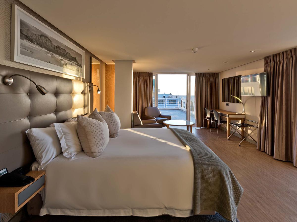 Krystal Beach Hotel Gordonʼs Bay Kültér fotó